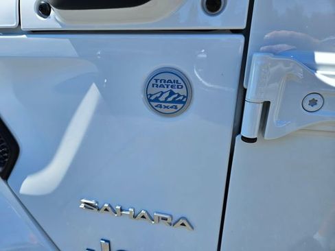 Used 2024 Jeep Wrangler Unlimited Sahara AWD/4WD image 12