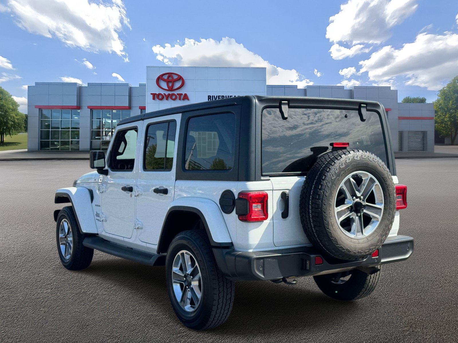 Used 2021 Jeep Wrangler Unlimited Sahara w/ Dual Top Group AWD/4WD image 5
