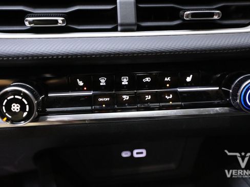 Used 2025 Chevrolet Equinox LT w/ Safety and Technology Package image 23