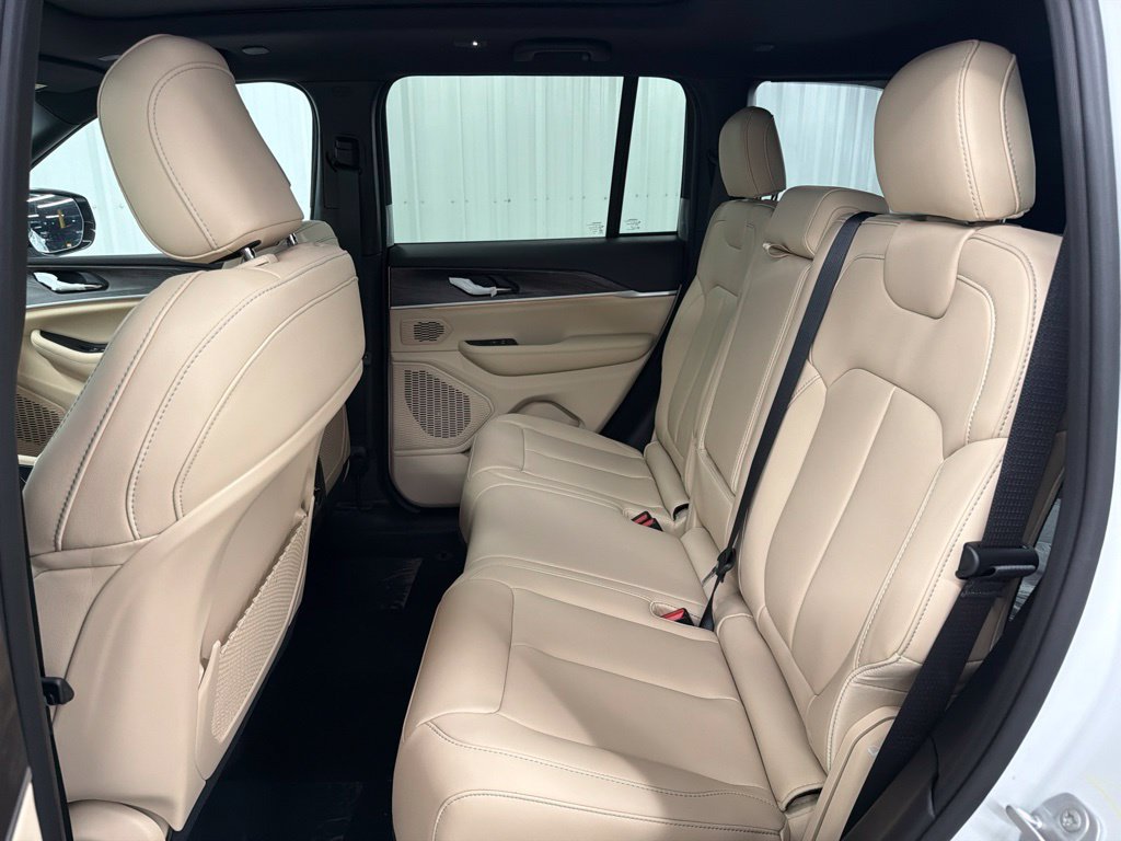 New 2026 Jeep Grand Cherokee Limited w/ Limited Altitude Package AWD/4WD image 12