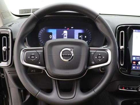 Used 2025 Volvo XC40 B5 Core AWD/4WD image 17