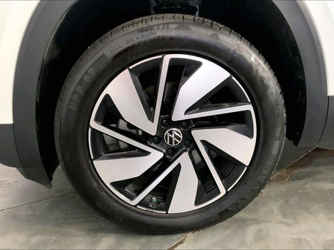 Used 2025 Volkswagen Atlas SE AWD/4WD image 9