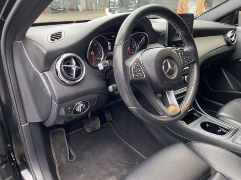Used 2018 Mercedes-Benz GLA 250 4MATIC image 2