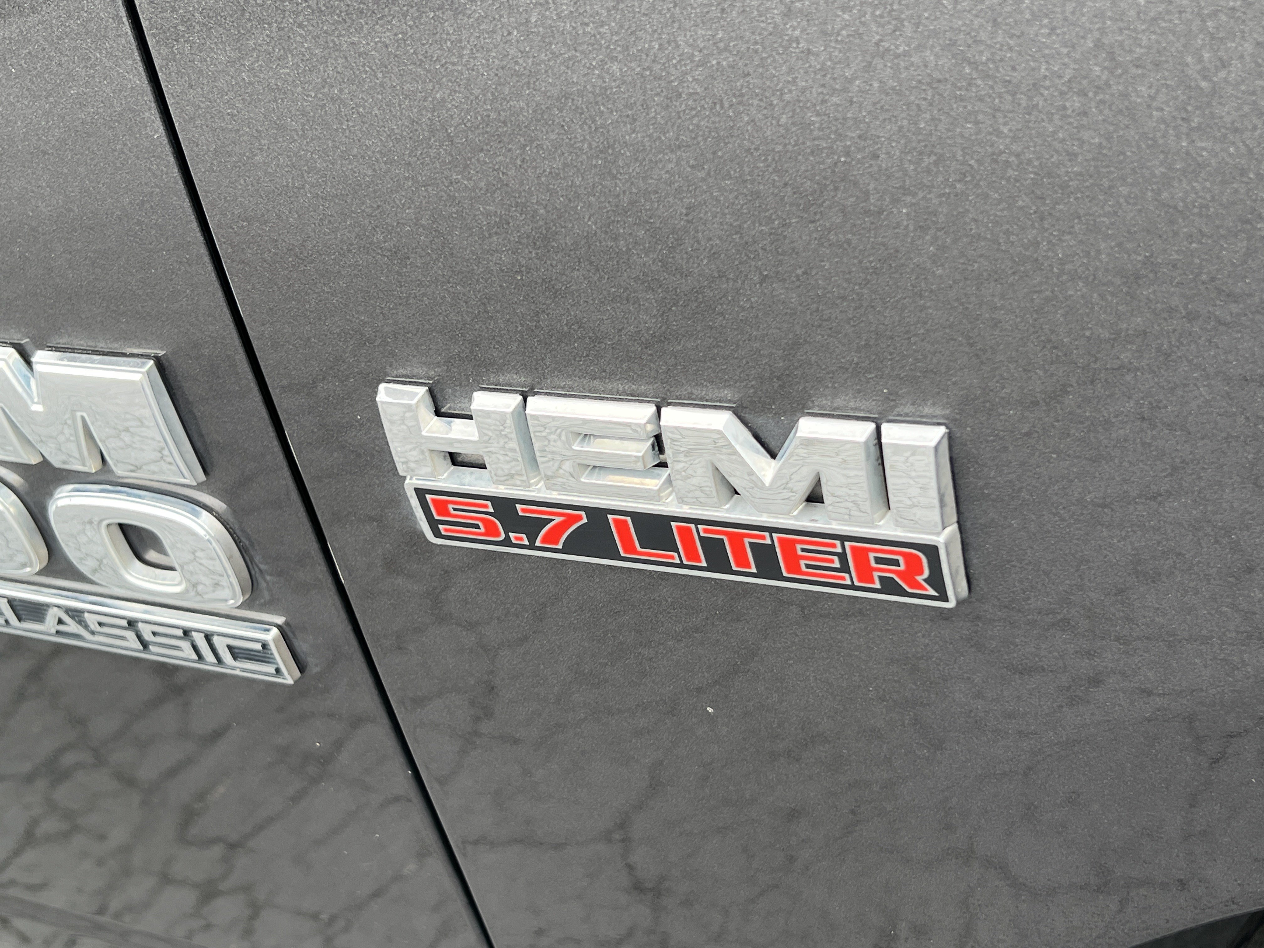 Used 2019 RAM 1500 Classic SLT w/ Luxury Group AWD/4WD image 10