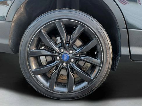 Used 2017 Ford Escape Titanium image 39