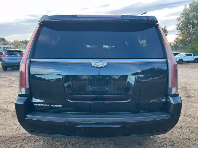 Used 2017 Cadillac Escalade ESV Luxury RWD image 4