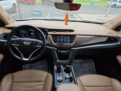 Used 2023 Cadillac XT6 Premium Luxury w/ Platinum Package AWD/4WD image 6