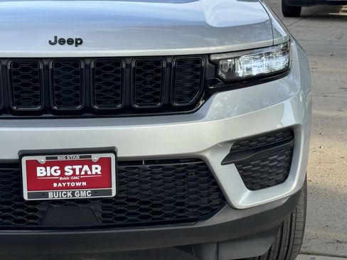 Used 2025 Jeep Grand Cherokee Altitude image 5