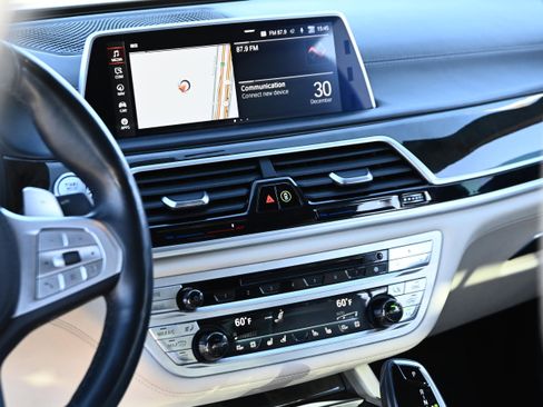 Used 2020 BMW 750i xDrive w/ Executive Package image 19