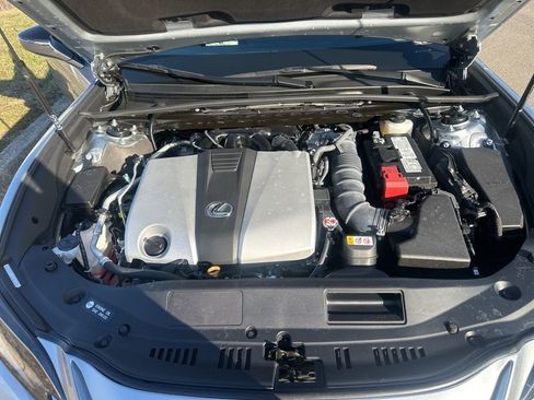 Used 2025 Lexus ES 350 w/ Accessory Package (Z2) image 11