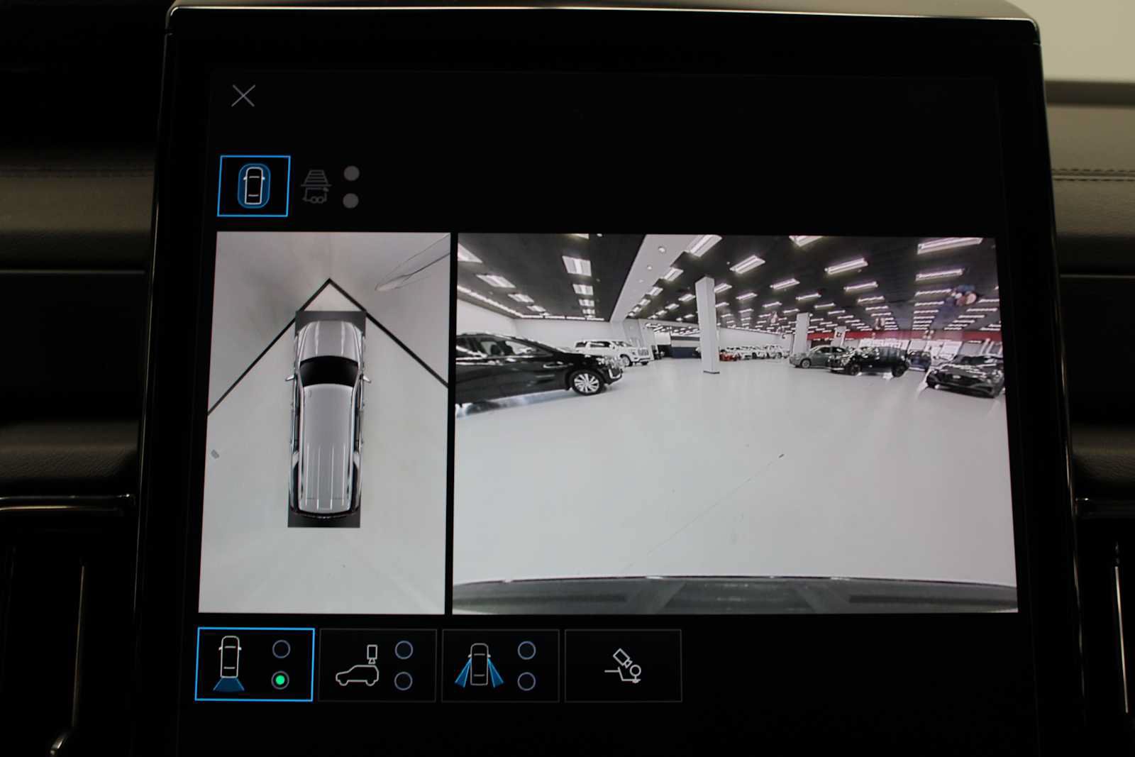 Used 2025 GMC Yukon XL Denali AWD/4WD image 37