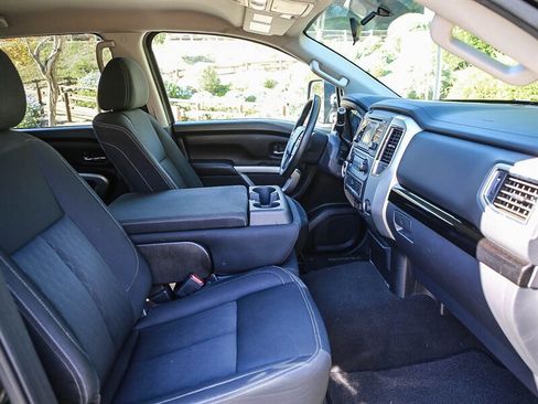 Used 2017 Nissan Titan SV image 24