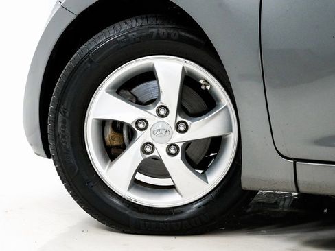Used 2014 Hyundai Elantra SE image 23