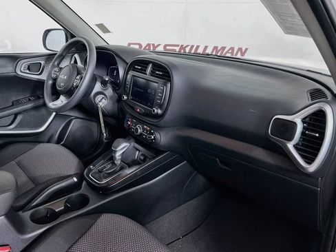 Used 2025 Kia Soul LX FWD image 34