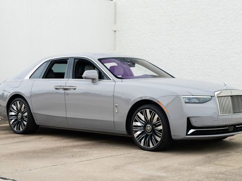 Used 2025 Rolls-Royce Ghost image 2