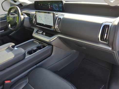 Certified 2025 Ford Expedition Platinum image 41