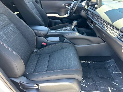 Certified 2025 Honda HR-V Sport image 9