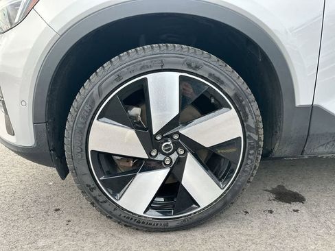 Used 2023 Volvo XC40 Recharge Ultimate image 19