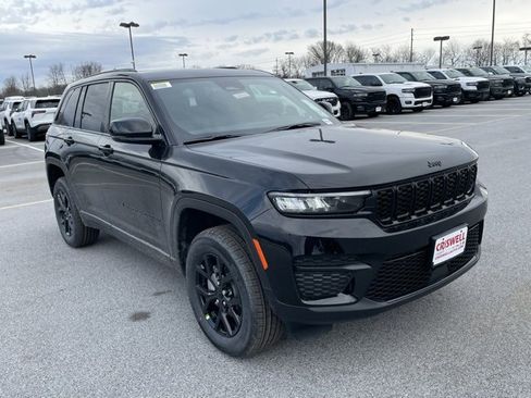 New 2025 Jeep Grand Cherokee image 2