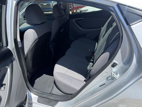 Used 2015 Hyundai Elantra SE w/ Option Group 02 FWD image 7