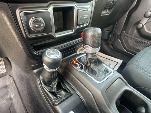 Used 2021 Jeep Gladiator Sport image 4