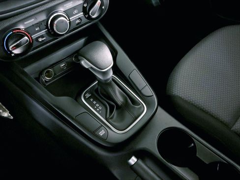 Used 2025 Kia Soul LX image 17