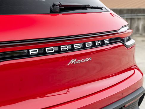 Certified 2026 Porsche Macan AWD/4WD image 23