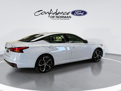 Used 2024 Nissan Altima 2.5 SR FWD image 9