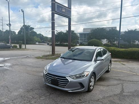 Used 2017 Hyundai Elantra SE FWD image 8