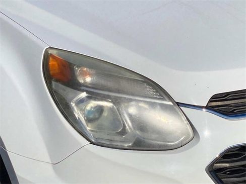 Used 2017 Chevrolet Equinox LS image 4