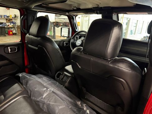 Used 2025 Jeep Gladiator Sport image 17