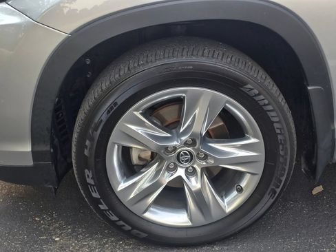 Used 2017 Toyota Highlander Limited AWD/4WD image 9