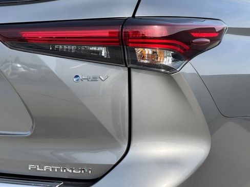 New 2026 Toyota Highlander Platinum AWD/4WD image 11