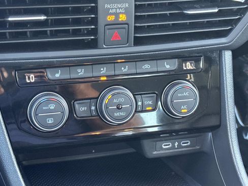 Used 2024 Volkswagen Jetta SE image 21