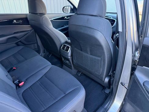 Used 2017 Kia Sorento L image 29
