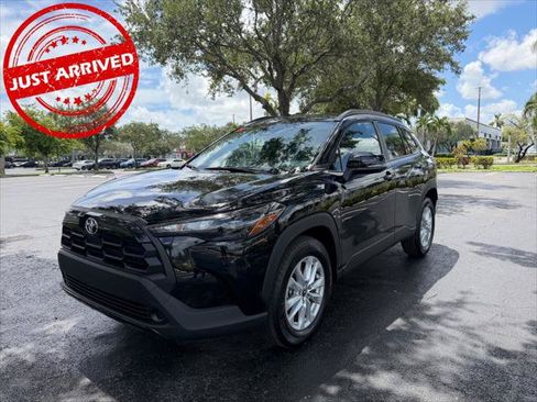 Used 2026 Toyota Corolla Cross LE FWD image 2