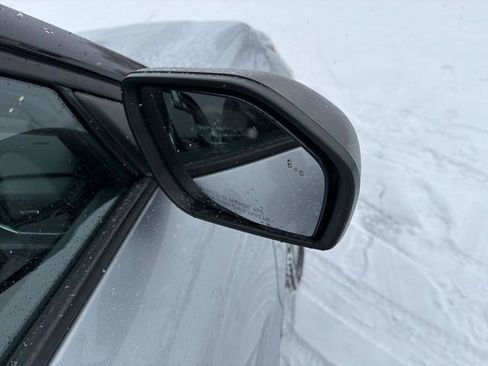 Used 2022 Ford Explorer XLT w/ Equipment Group 202A image 5