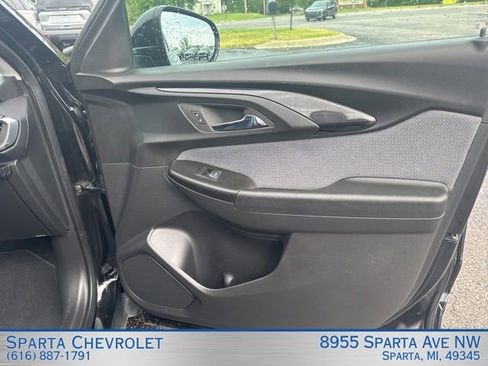 Used 2023 Chevrolet TrailBlazer LT FWD image 25