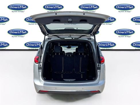 Used 2026 Chrysler Pacifica Limited FWD image 27