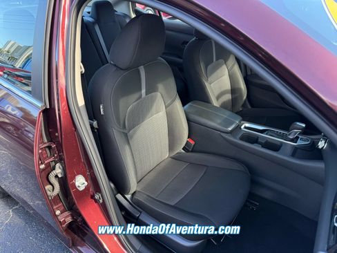 Used 2025 Nissan Sentra SV FWD image 7