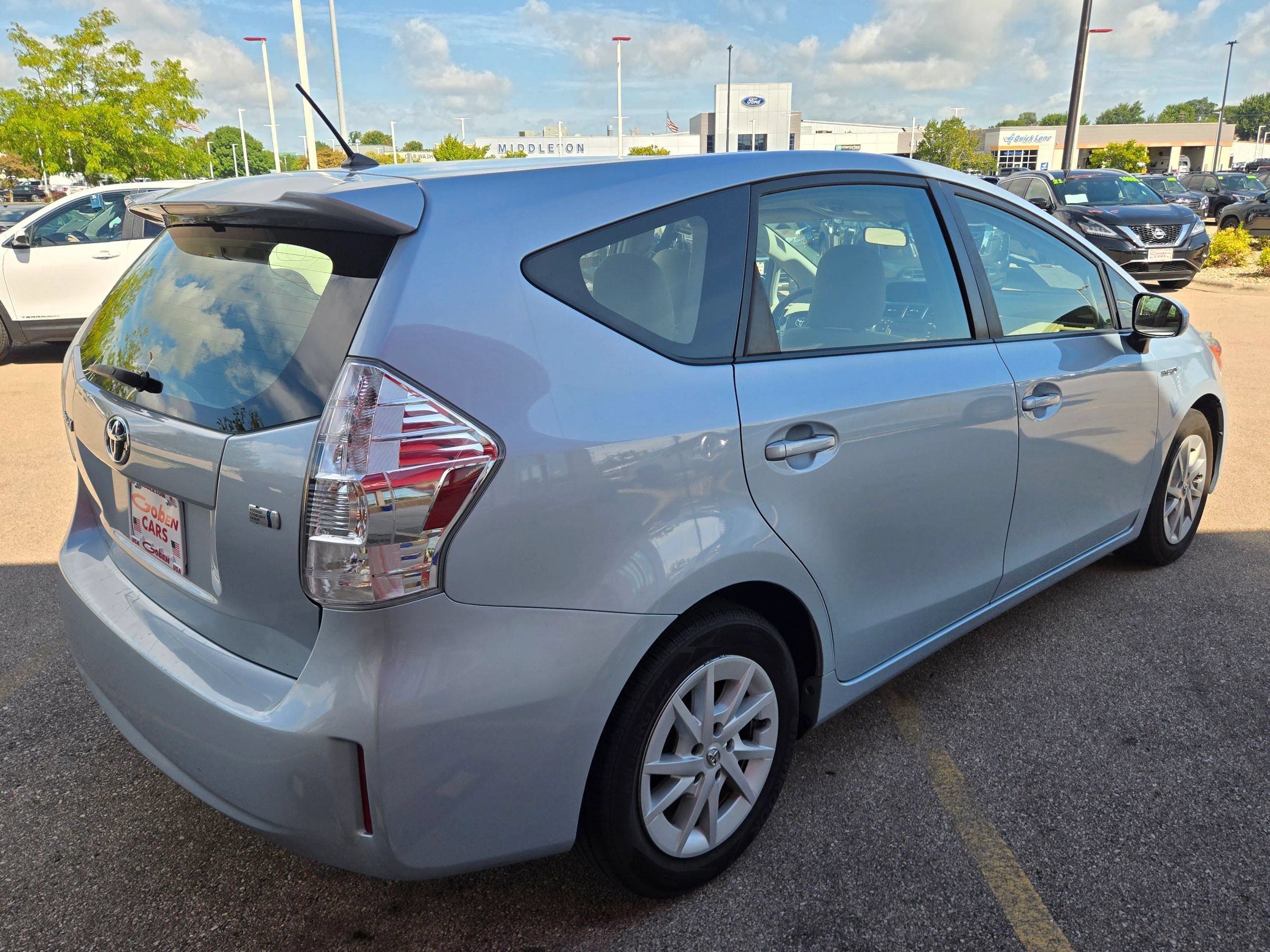 Used 2014 Toyota Prius V Two FWD image 4