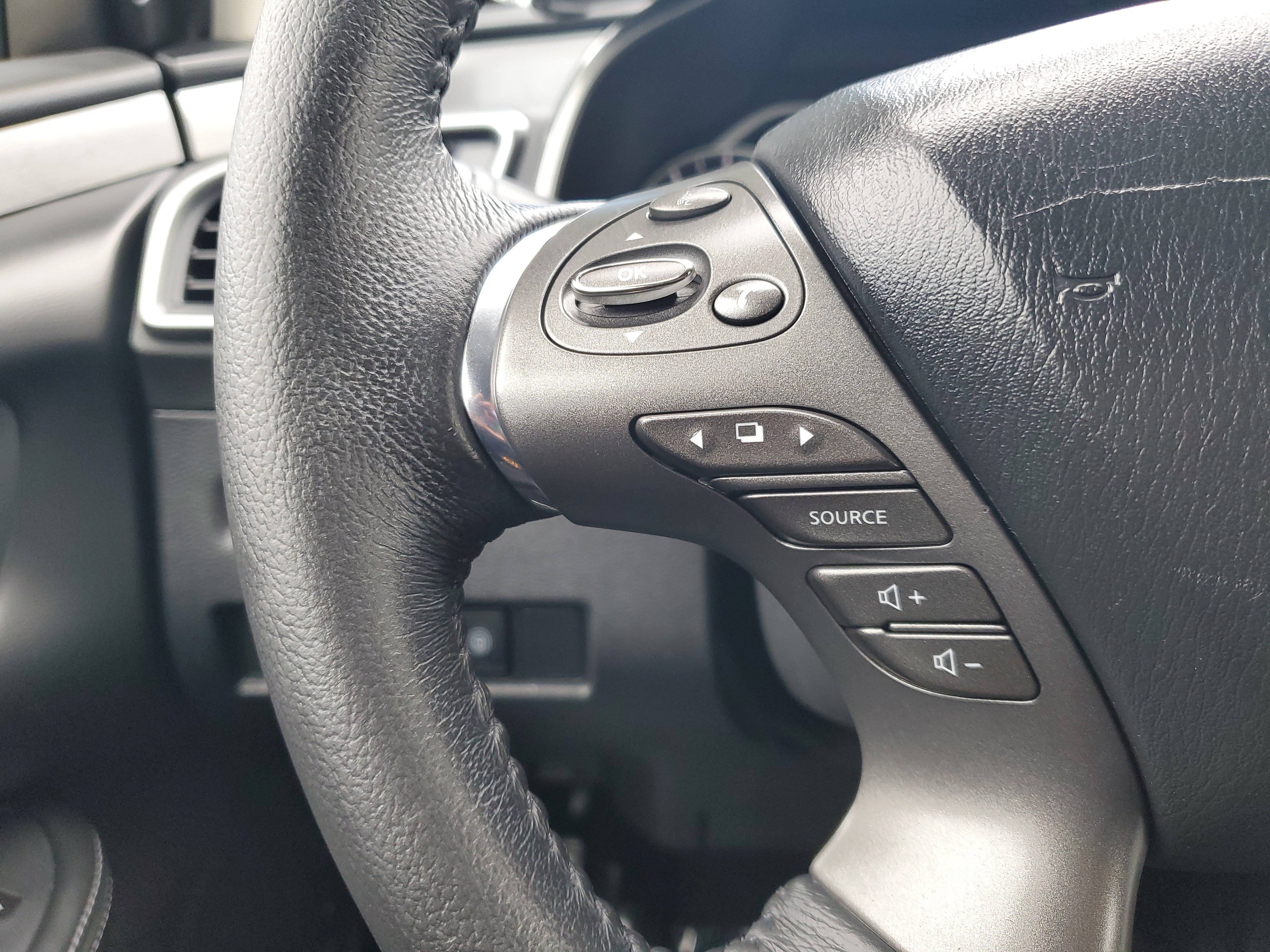 Used 2020 Nissan Murano SV FWD image 18