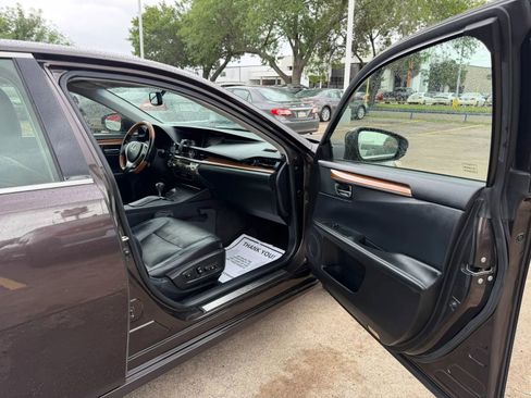 Used 2013 Lexus ES 300h w/ Luxury Pkg FWD image 48