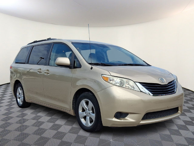 Used 2013 Toyota Sienna LE w/ Towing Pkg FWD image 1