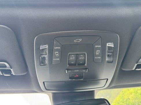 Used 2025 Toyota Sienna XLE Woodland Edition AWD/4WD image 28