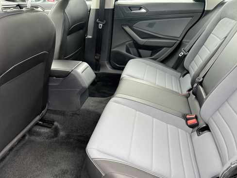 Used 2025 Volkswagen Jetta SE image 14