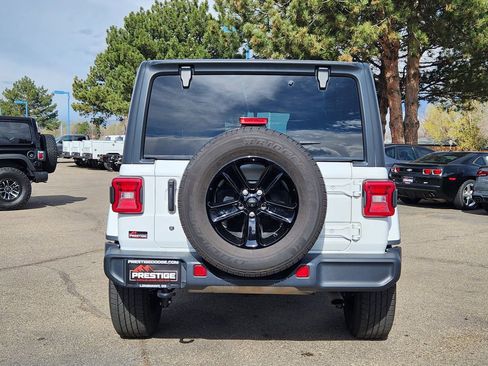 Used 2019 Jeep Wrangler Unlimited Sahara image 11