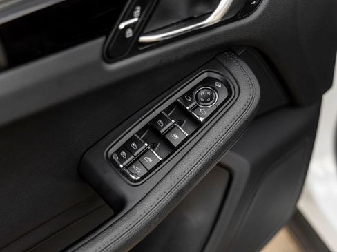 Certified 2023 Porsche Macan AWD/4WD image 21