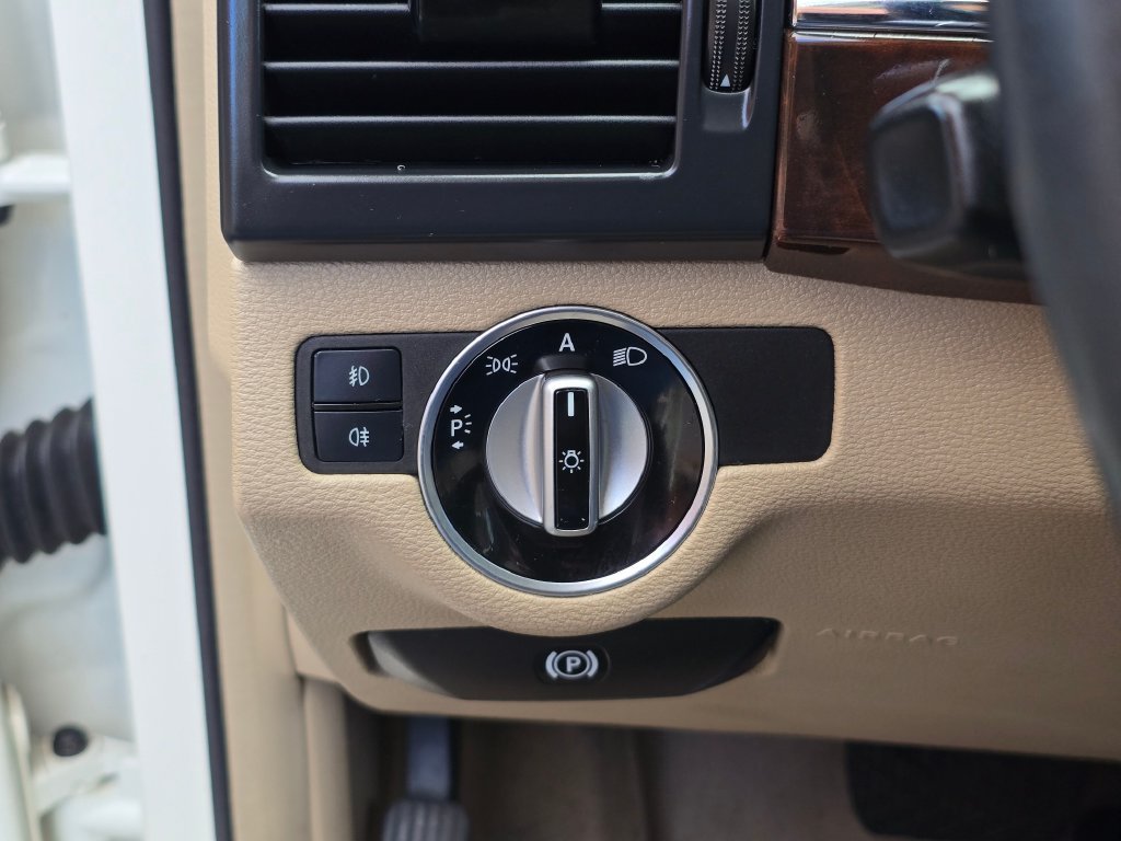 Used 2011 Mercedes-Benz GLK 350 2WD image 26