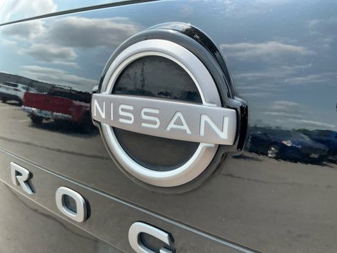 Used 2025 Nissan Rogue SV AWD/4WD image 16